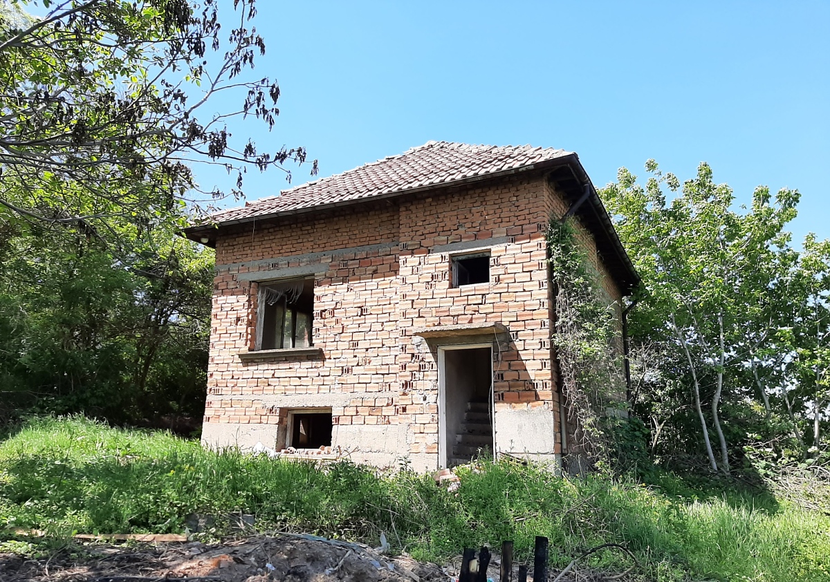 /house-with-spacious-plot-of-land-and-great-panoramic-views-towards-the-danube-river-and-romania/