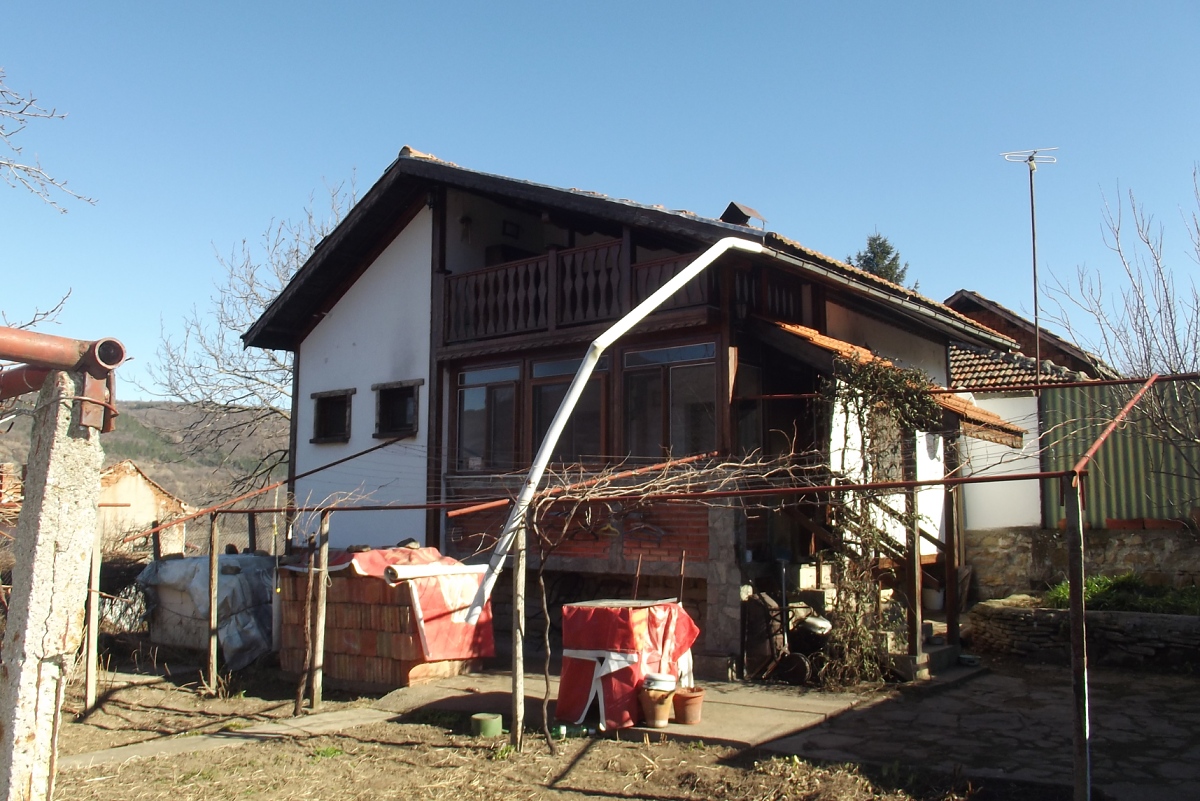 /solid-villa-with-plot-of-land-and-nice-views-located-just-one-hour-away-from-sofia-bulgaria/