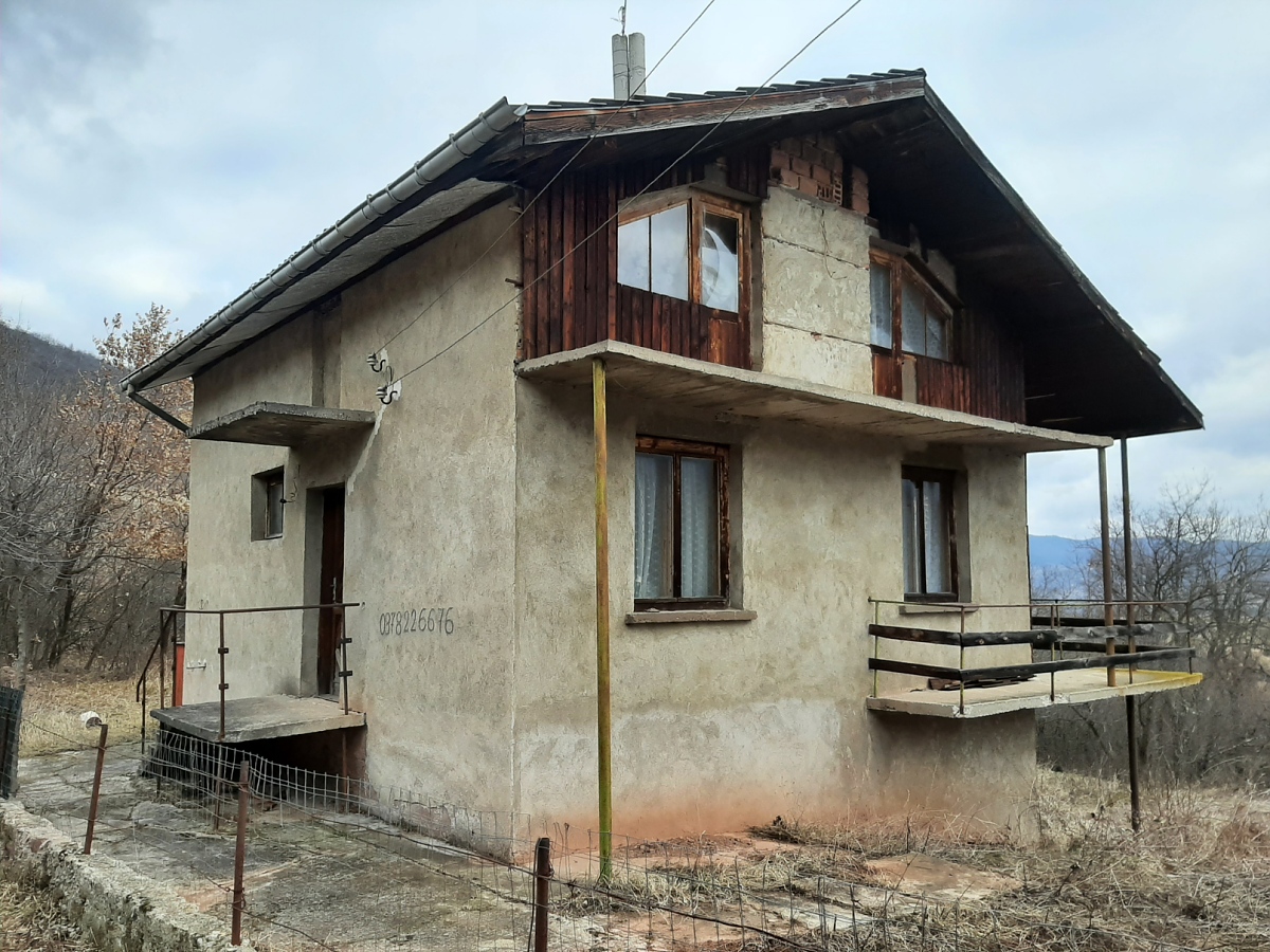 /solid-villa-with-spacious-plot-of-land-and-great-panoramic-views-just-1-hour-away-from-sofia-bulgaria/