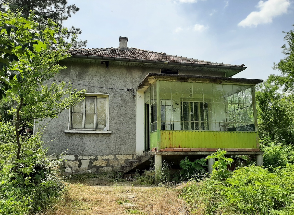 /old-country-house-with-spacious-yard-and-quiet-location-20-km-away-from-vratsa-bulgaria/