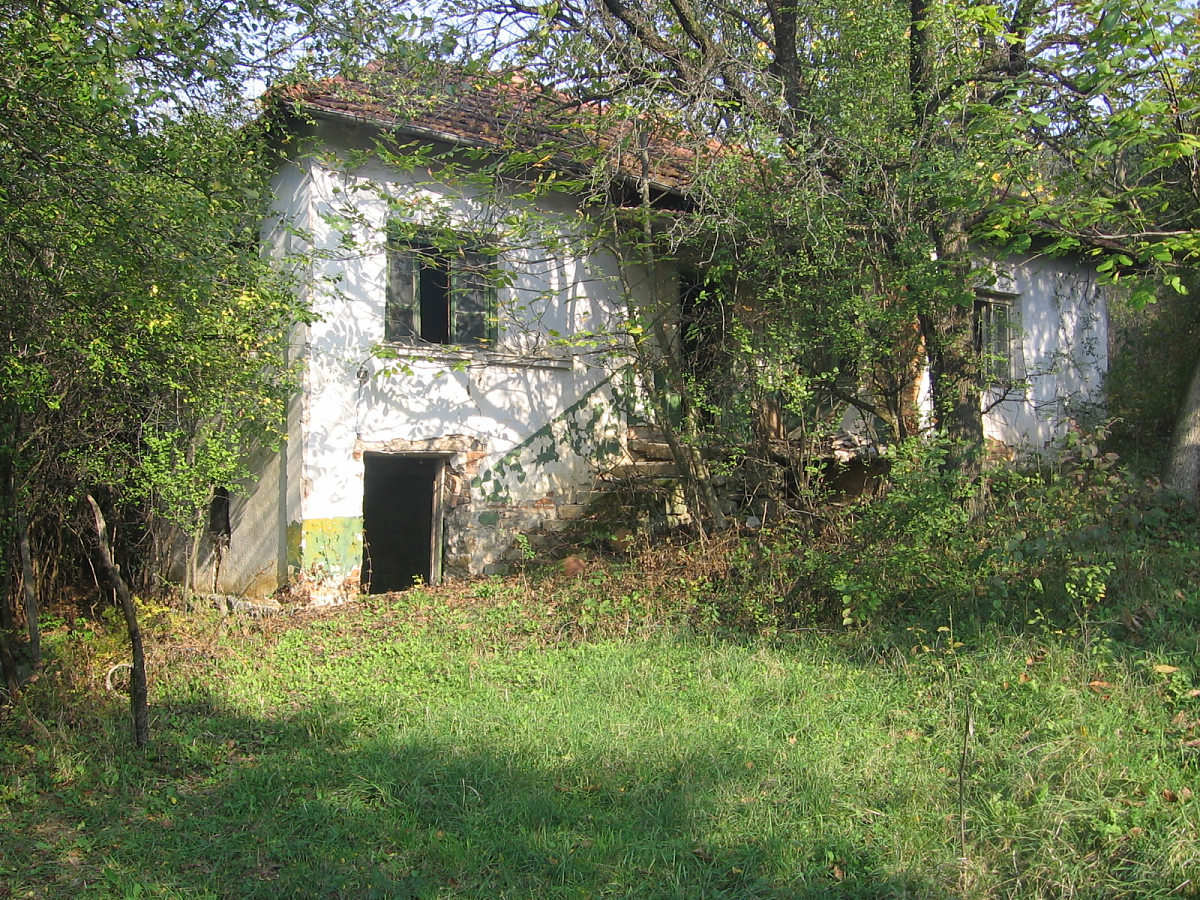 /old-rural-house-with-a-plot-of-land-situated-near-the-spa-resort-town-of-varshetsbulgaria/