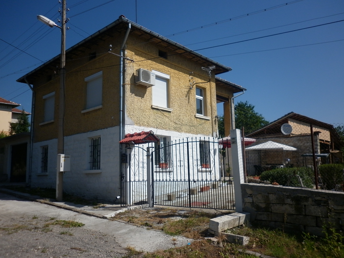 /renovated-amp-furnished-ready-for-living-country-house-in-nice-village/
