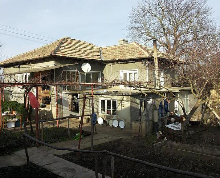 /old-country-house-with-summer-kitchen-and-garage-situated-in-a-village-60-km-away-from-varnabulgaria/