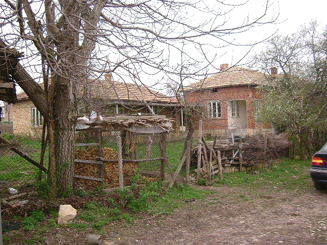 /two-houses-with-spacious-plot-of-land-situated-in-a-village-85-km-away-from-varna-bulgaria/