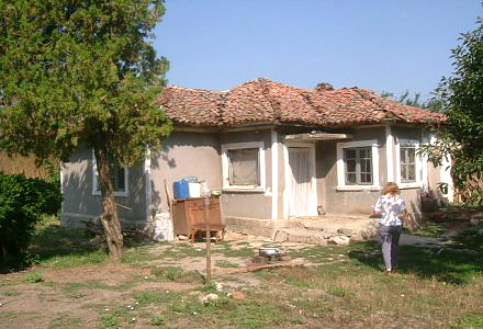 /old-rural-house-with-big-garden-situated-just-20-km-away-from-sea-and-golf-course/