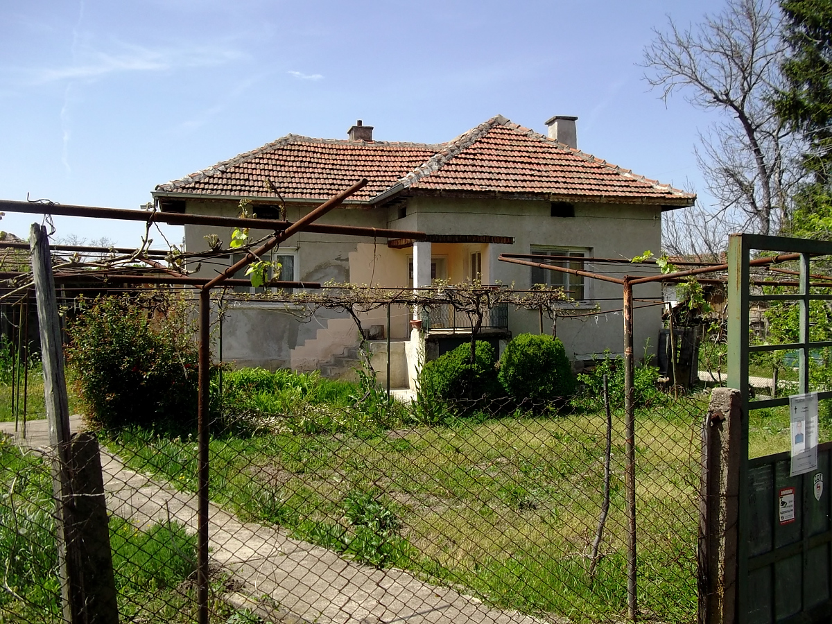 /old-rural-property-situated-in-a-quiet-village-20-km-away-from-spa-resort/
