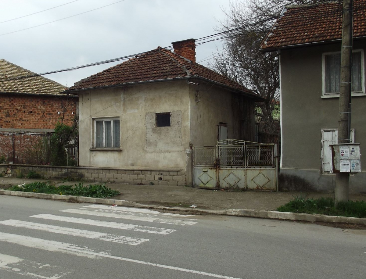 /small-countryside-property-with-nice-location-near-the-center-of-a-lively-village-30-km-to-the-north-from-vratsa-bulgaria/
