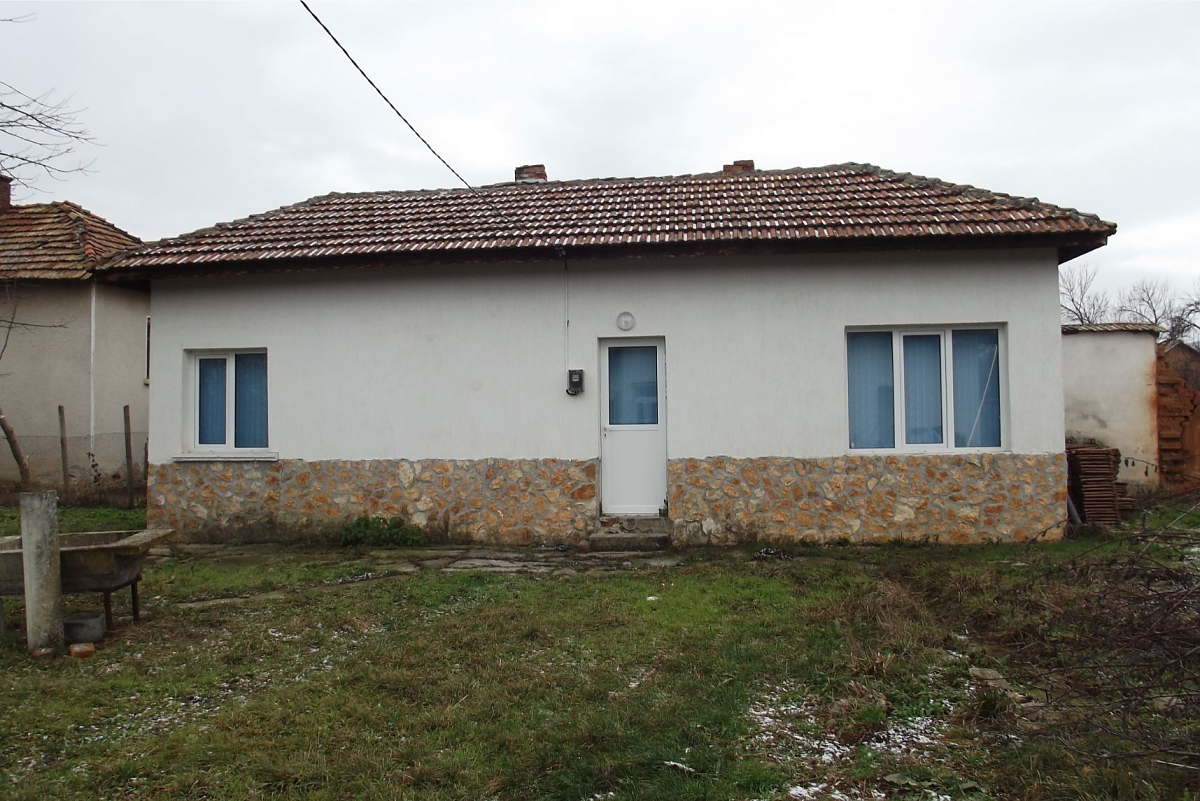 /nice-refurbished-rural-property-available-for-rent-situated-just-15-km-away-from-big-city-in-bulgaria/