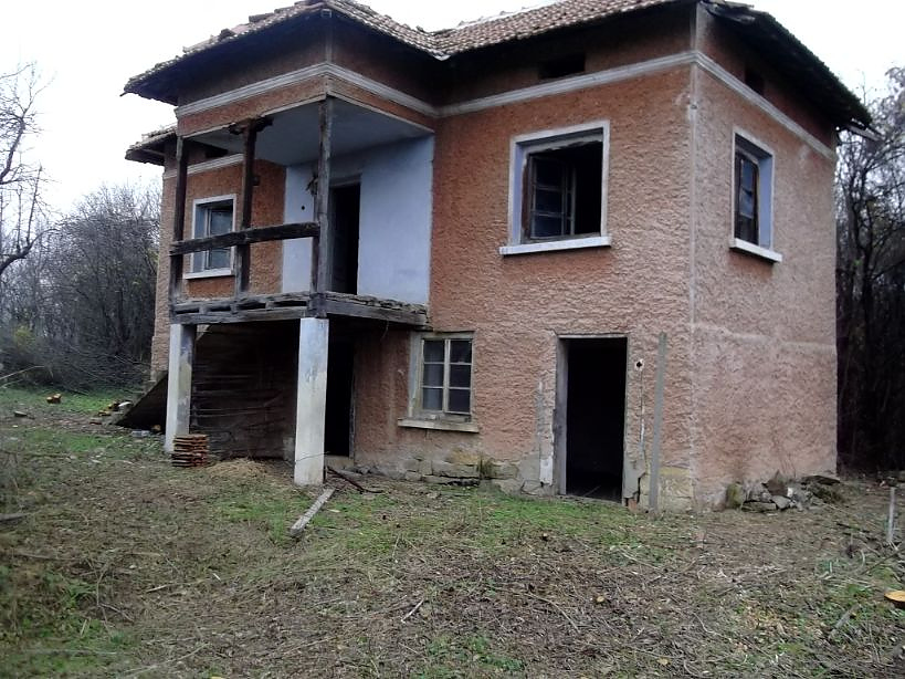 /old-country-house-with-authentic-architecture-spacious-yard-and-nice-views-situated-in-the-outskirts-of-a-quiet-village-110-km-away-from-sofia-bulgaria/