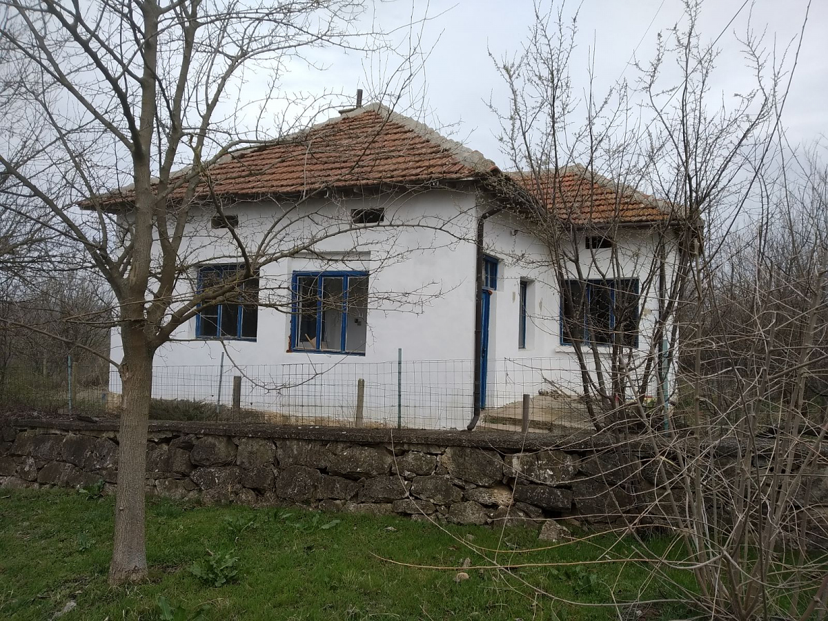 /rural-property-with-big-yard-situated-in-the-outskirts-of-a-lively-village-55-km-north-of-vratsa-bulgaria/