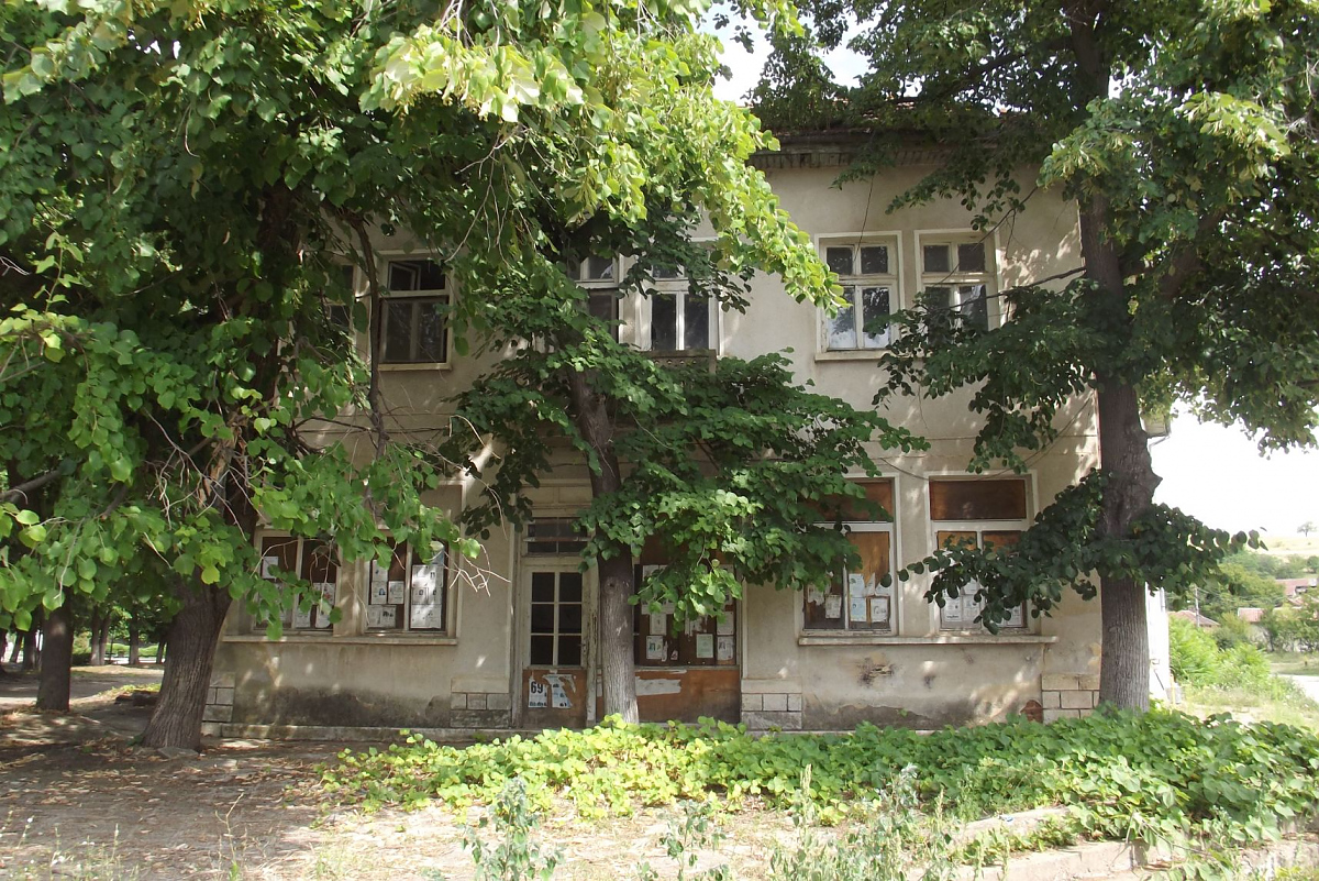 /country-house-with-garden-situated-in-the-center-of-a-village-near-river-30-km-away-from-vratsa-bulgaria/