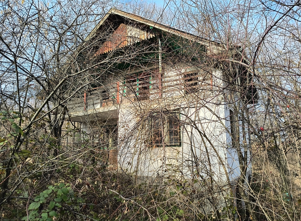 /old-villa-with-plot-of-land-and-quiet-location-in-a-forest-area-close-to-big-city-in-the-northwest-of-bulgaria/