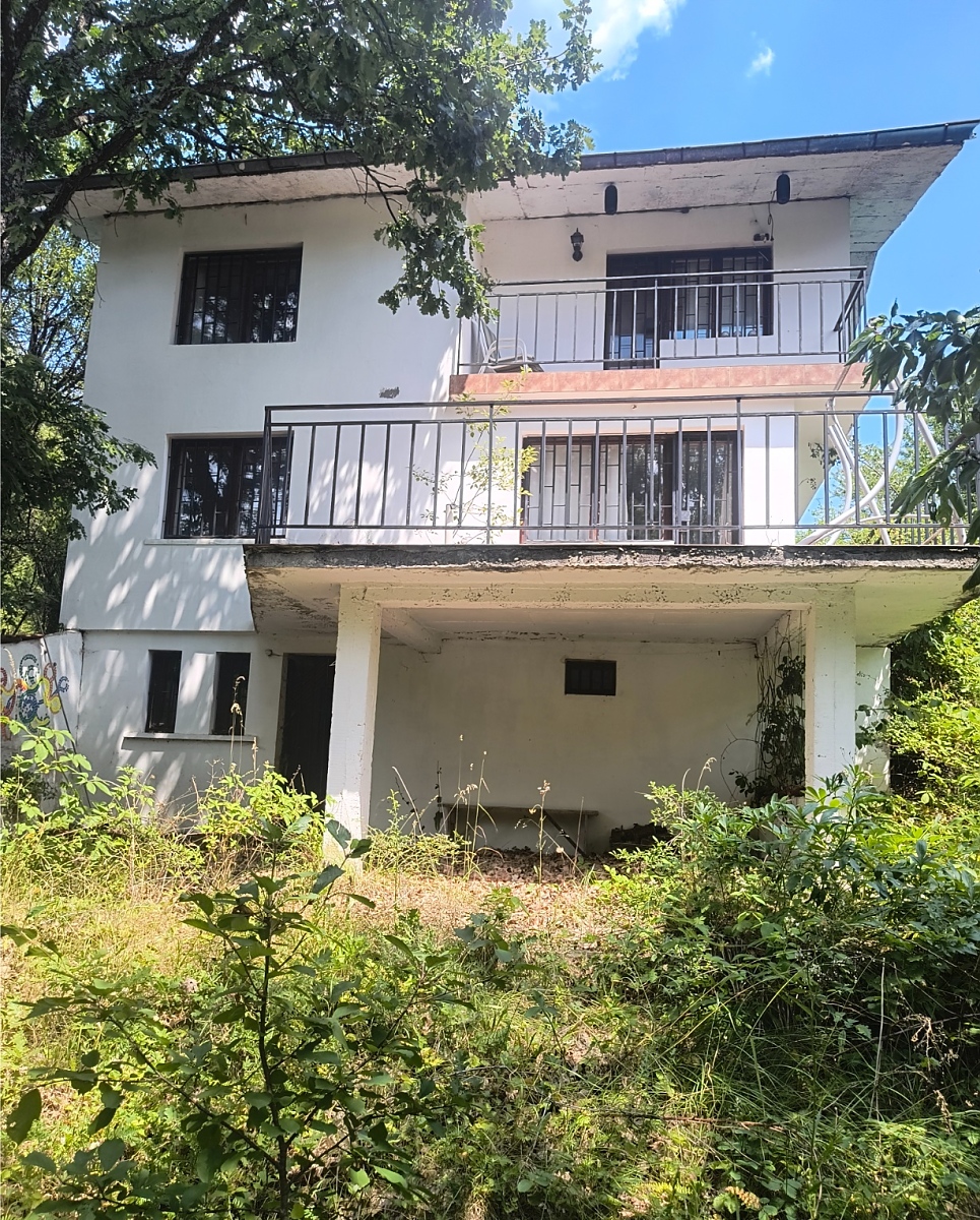 /solid-villa-with-plot-of-land-and-quiet-location-25-km-away-from-sofia-bulgaria/