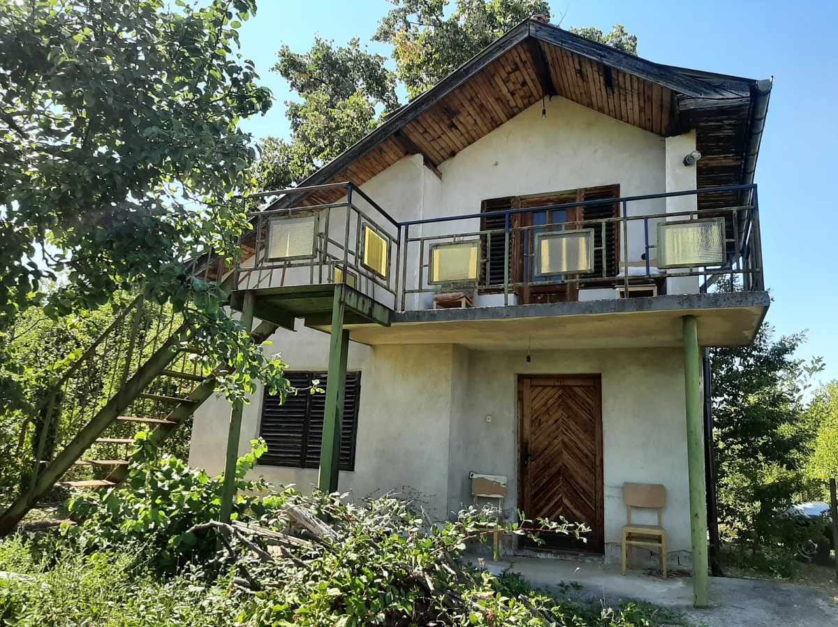 /solid-villa-with-plot-of-land-and-great-views-situated-in-a-forest-area-8-km-away-from-vratsa-bulgaria/