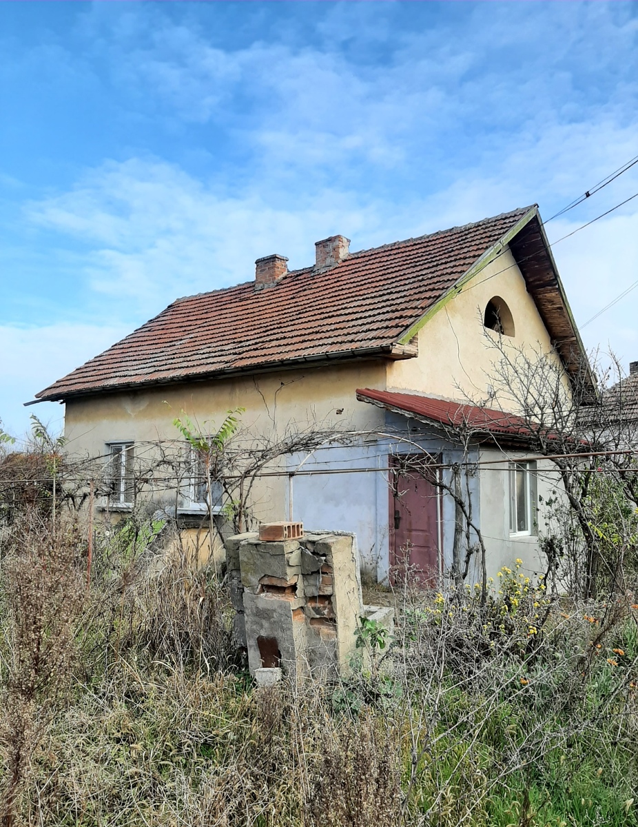 /nice-rural-property-with-house-annex-garage-and-additional-plot-of-land-situated-in-a-quiet-village-60-km-away-from-vratsa-bulga/