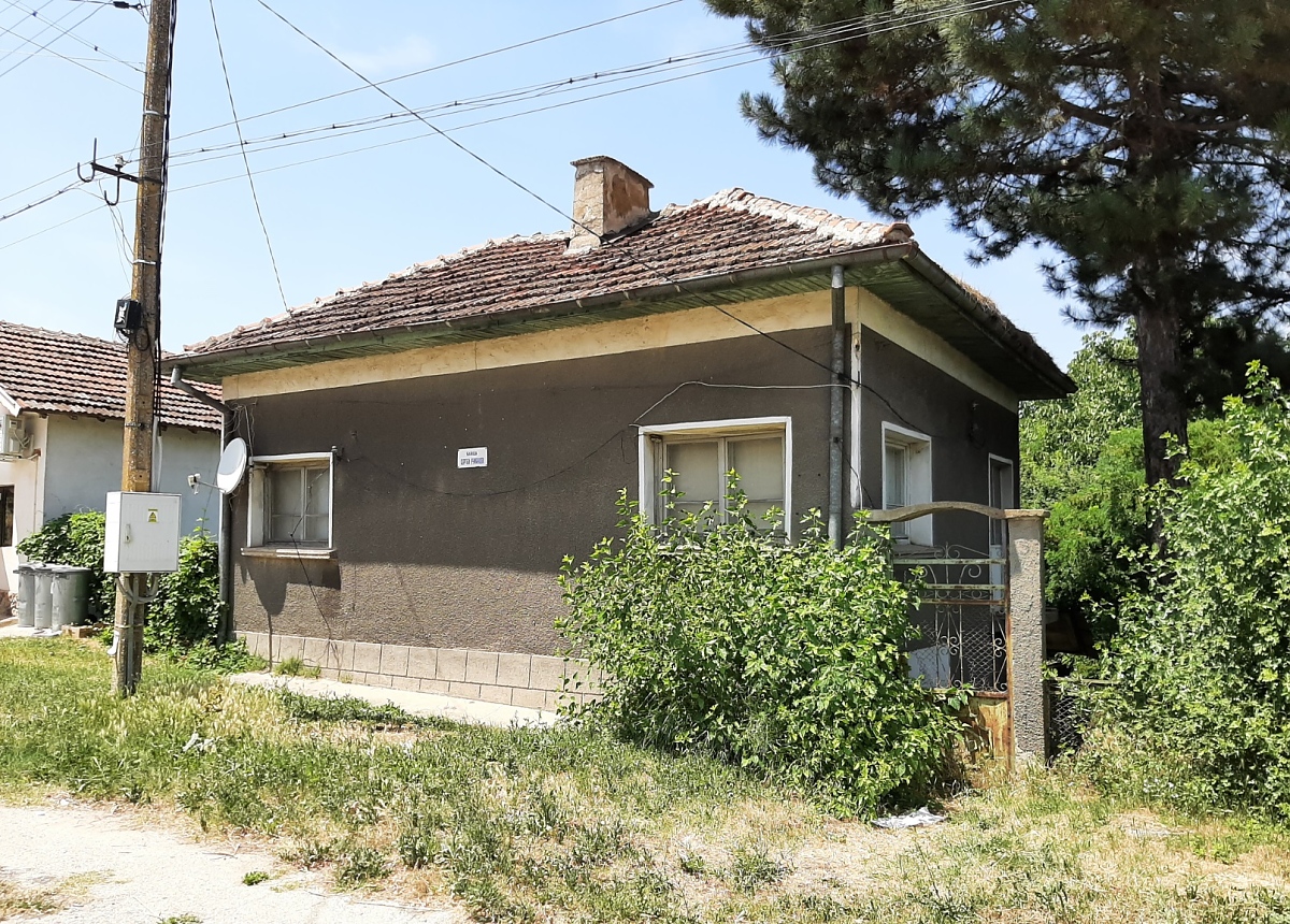 /old-rural-house-with-plot-of-land-and-good-location-situated-in-a-village-near-the-danube-river/