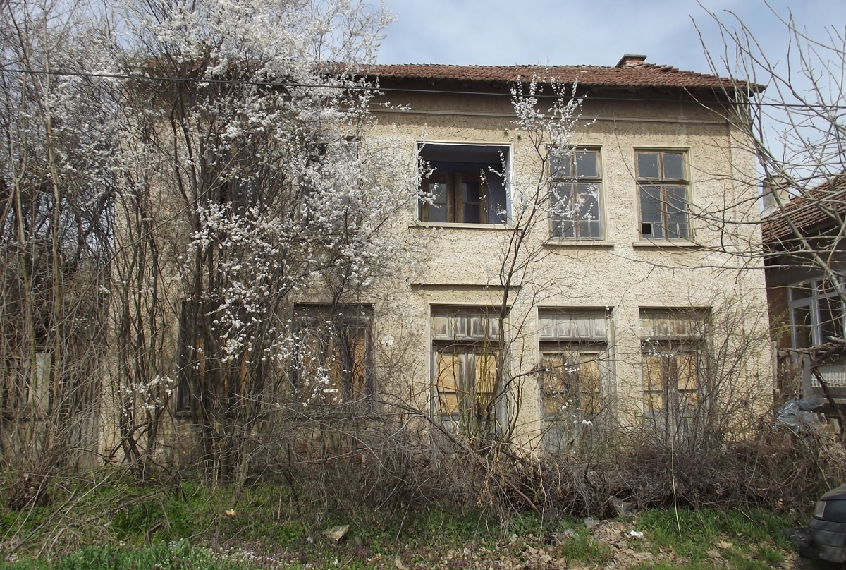 /country-house-with-plot-of-land-located-in-a-big-village-near-river-half-an-hour-away-from-ferry-crossing-into-romania/